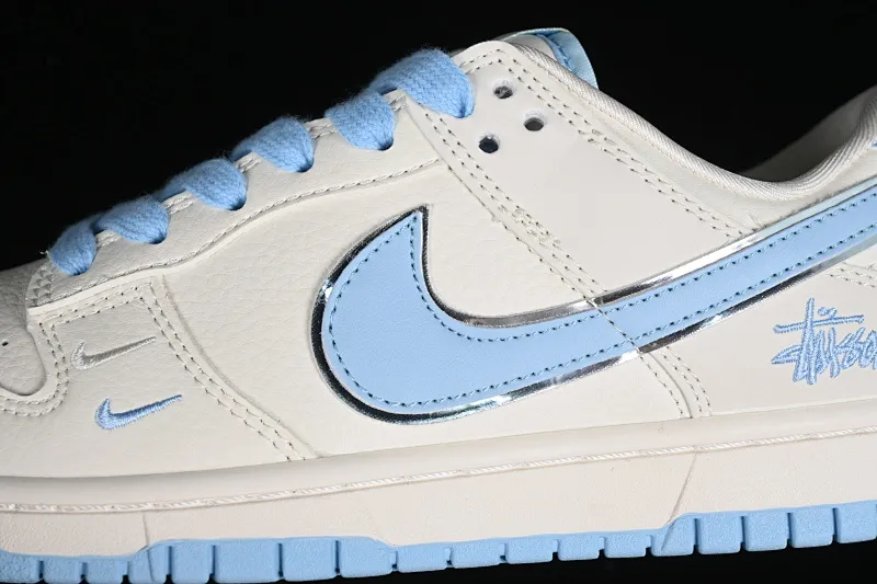 All Categories Nk SB Dunk Series Nk SB Dunk Low Low-top sneakers Stussy x Nk Dunk Low Stussy-Mi white blue hook SB low-top casual sneakers DQ1098-380